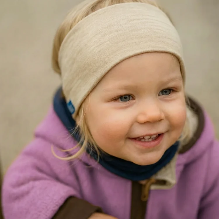 Glueckskind_stirnband_sand_merinowolle_Seide_334a3f8c-6ea7-486a-b4ba-9fdaf34a6afa.webp
