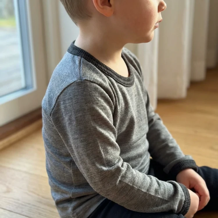 glueckskind_shirt_fels_merinowolle_seide_6ab33bed-9757-4676-8c71-e3853e0fc7e4.webp